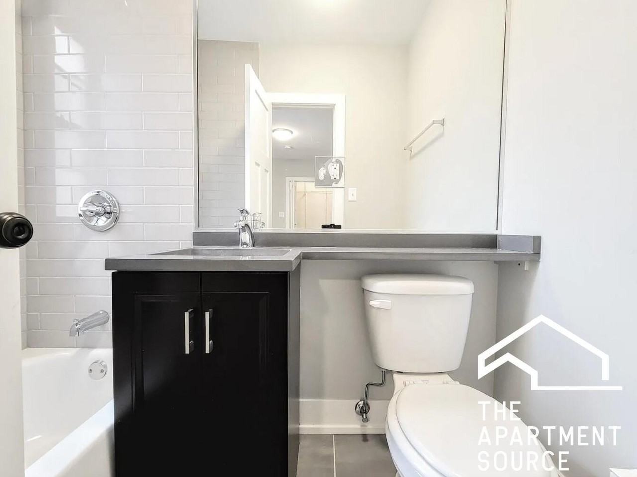 W Belden Ave #B302 - Photo 4 of 7