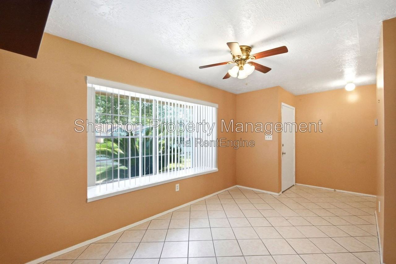 11418 Hendon Ln - Photo 4 of 36