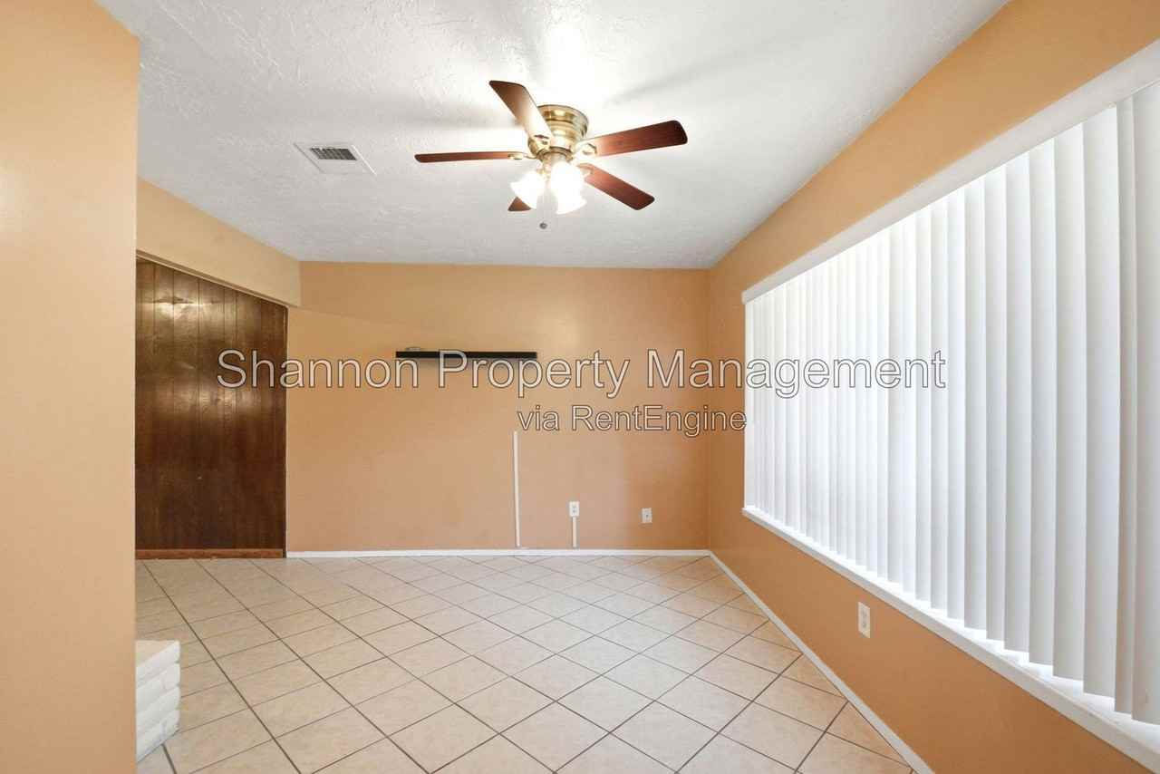 11418 Hendon Ln - Photo 5 of 36