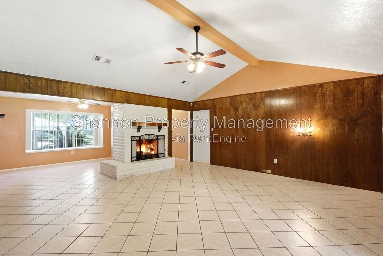 11418 Hendon Ln - Photo 7 of 36