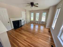 featured image of 1019 Main St #A