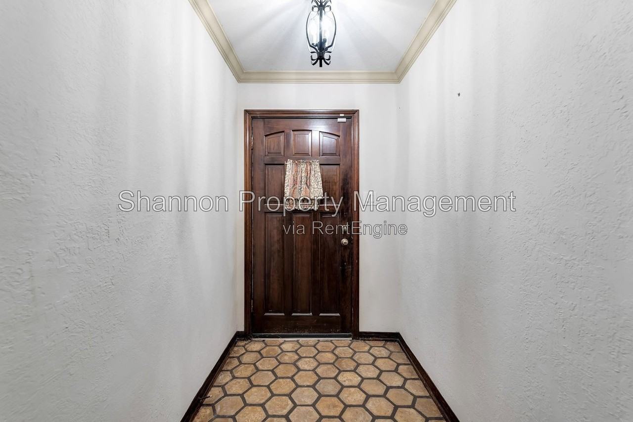 3810 Glenheather Dr - Photo 6 of 32