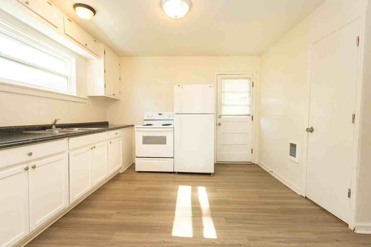 100 James St #B - Photo 2 of 13