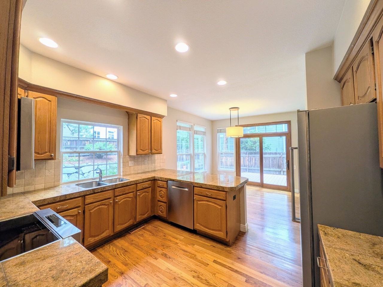 7467 Exeter Pl - Photo 6 of 30