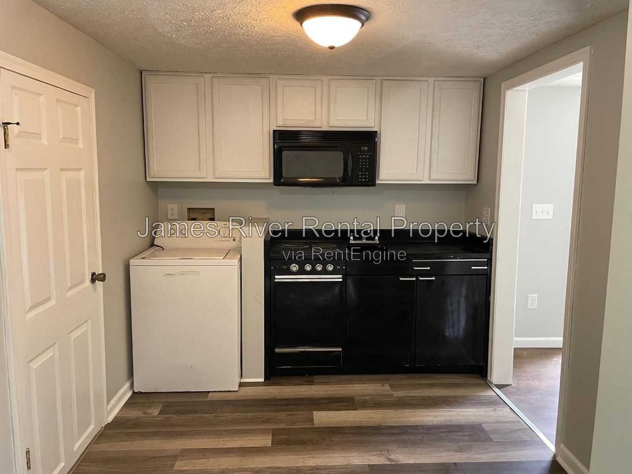 511 Winston Ridge Rd Apt B - Photo 2 of 9