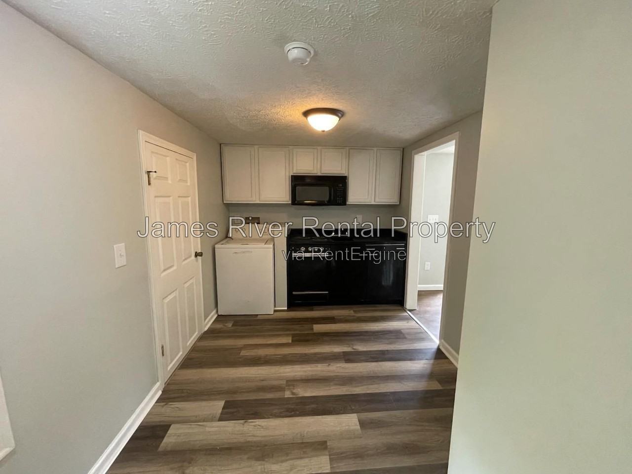 511 Winston Ridge Rd Apt B - Photo 3 of 9
