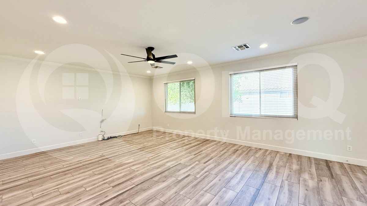 572 N Bell Dr - Photo 5 of 35