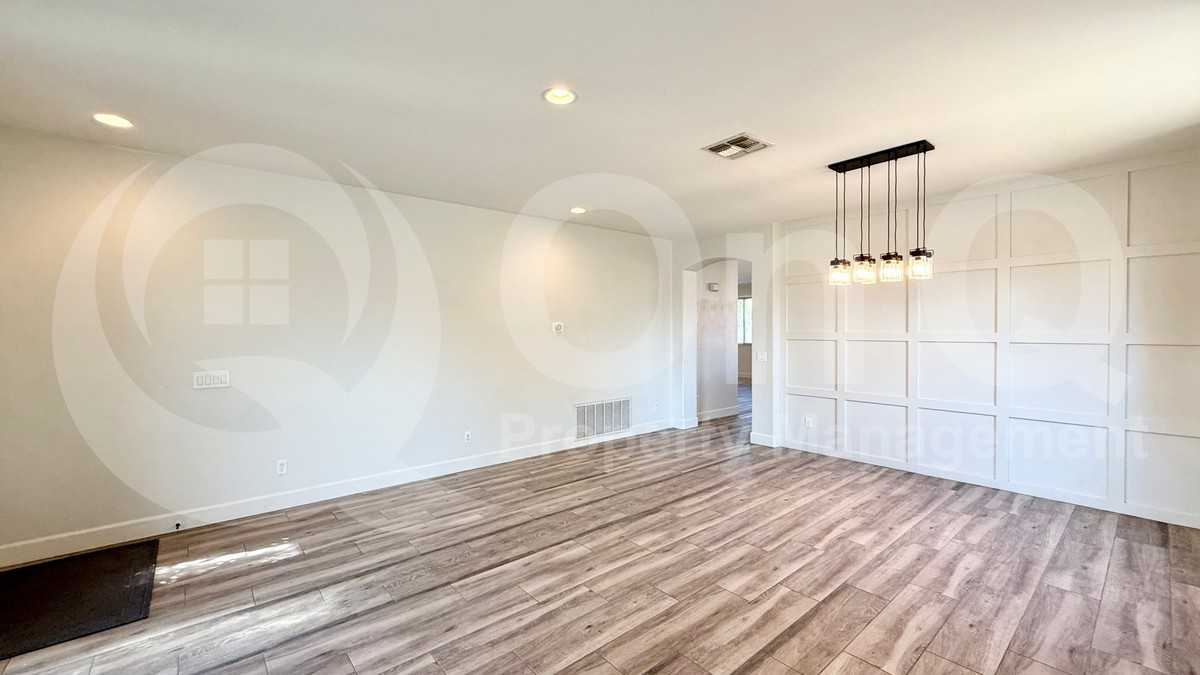572 N Bell Dr - Photo 6 of 35