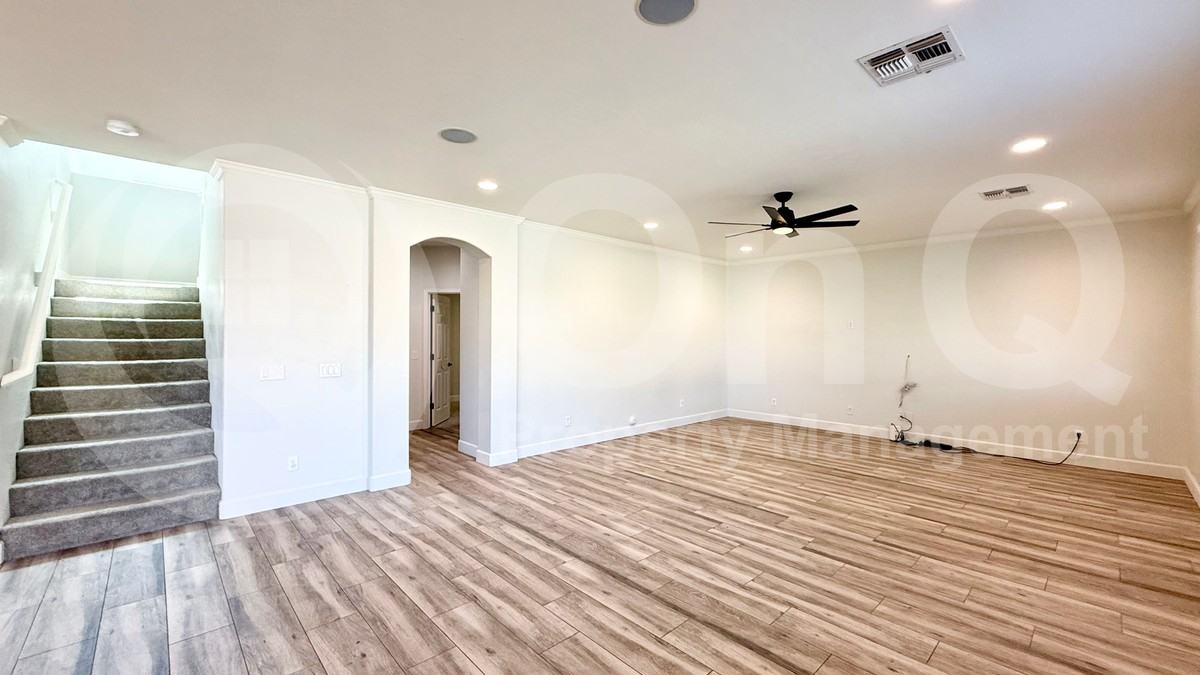572 N Bell Dr - Photo 7 of 35
