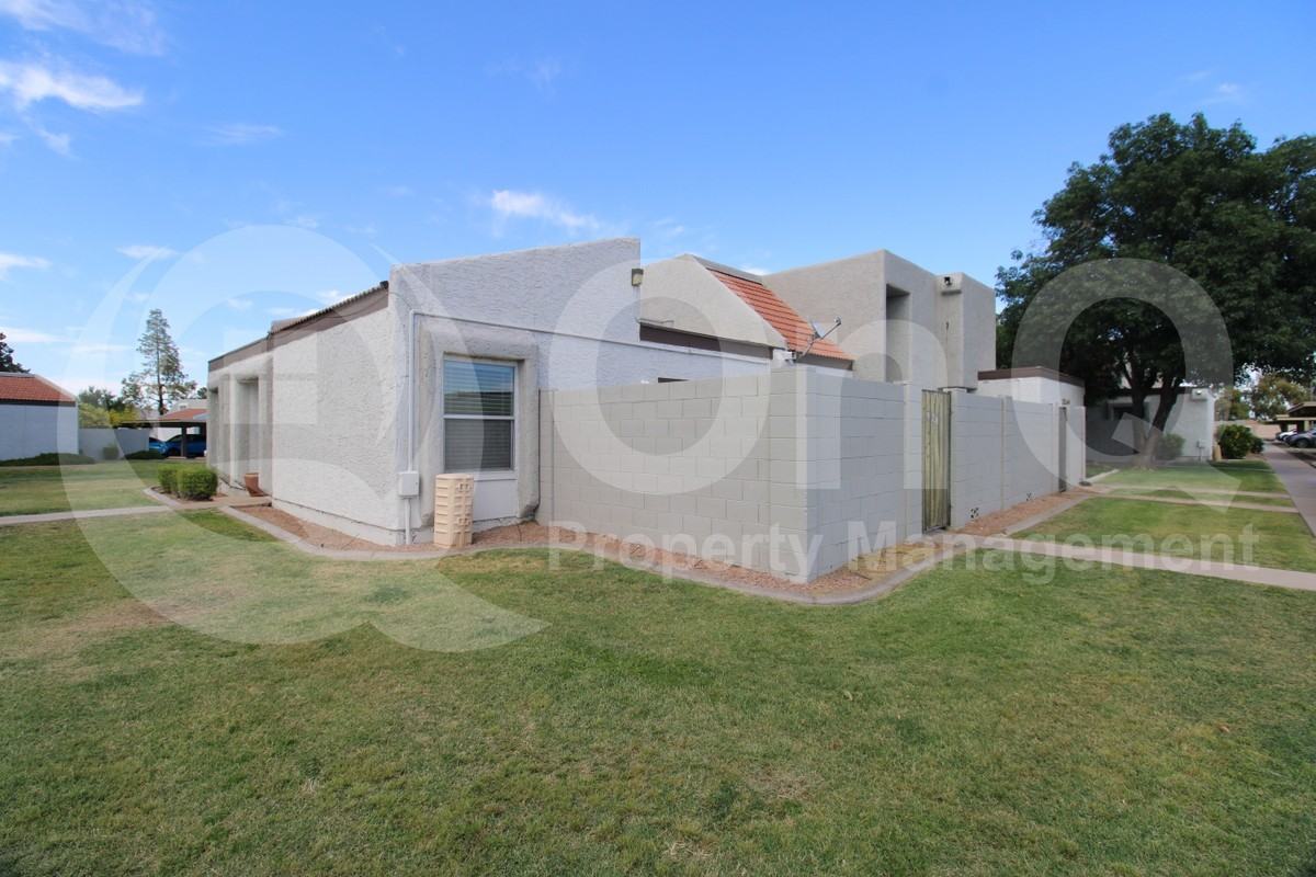 928 E Diamond Dr - Photo 2 of 12
