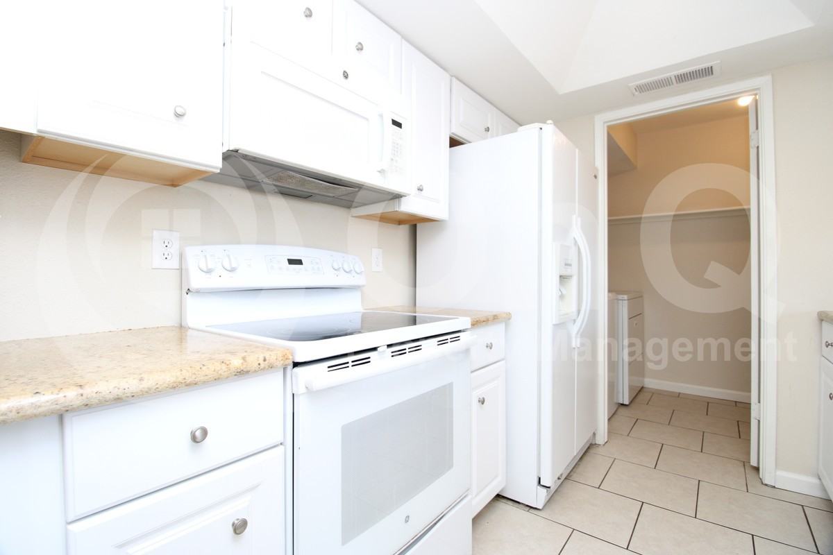 928 E Diamond Dr - Photo 3 of 12