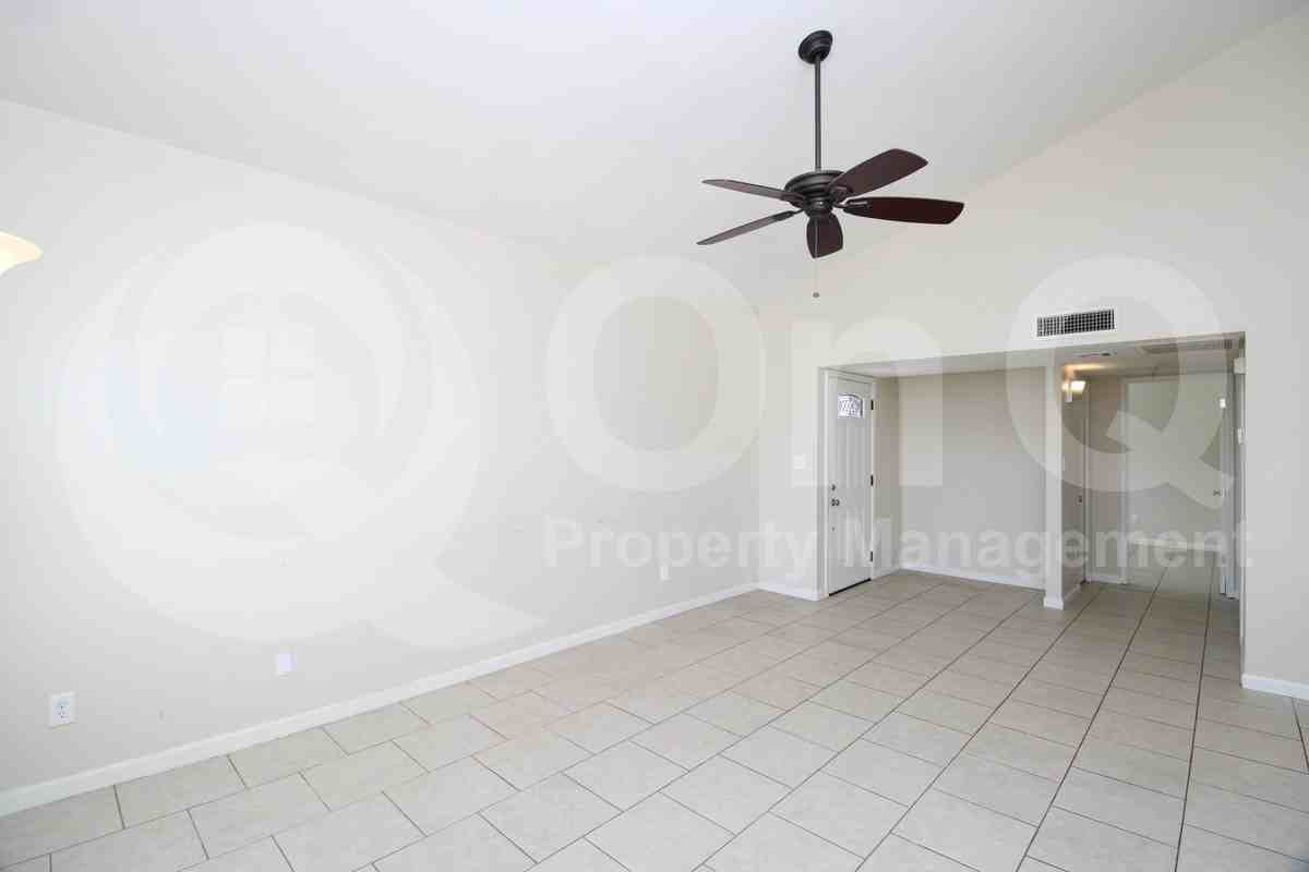 928 E Diamond Dr - Photo 4 of 12
