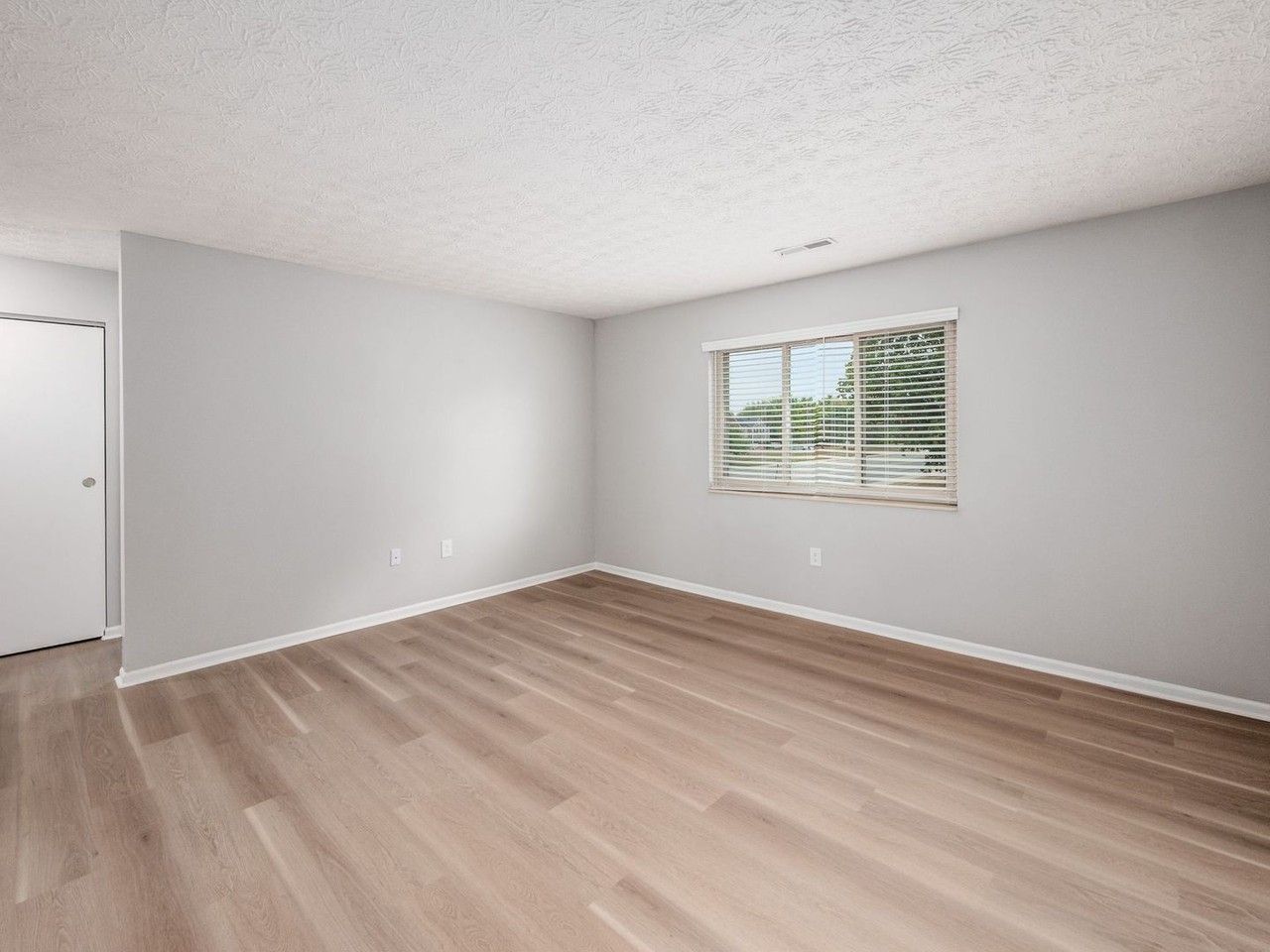 7976 Harmill Dr - Photo 4 of 29