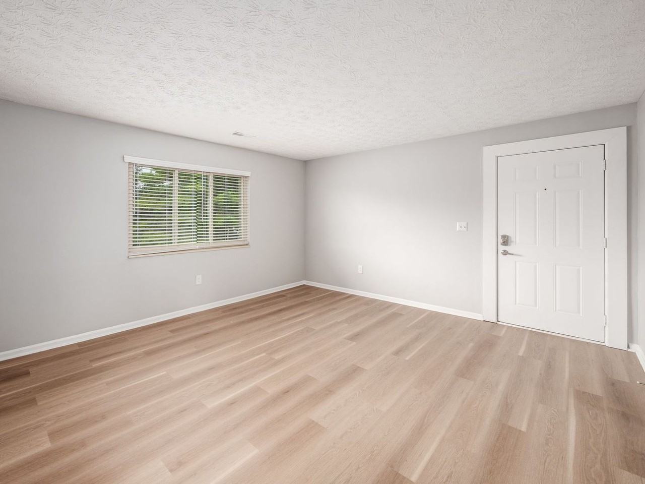 7976 Harmill Dr - Photo 5 of 29