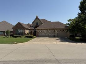 350 Pine Valley Dr - Photo 1 of 1