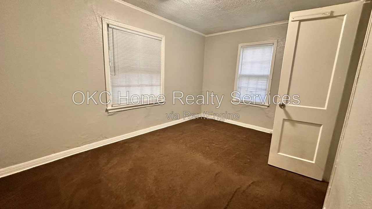 2048 Ne 18th St - Photo 2 of 25