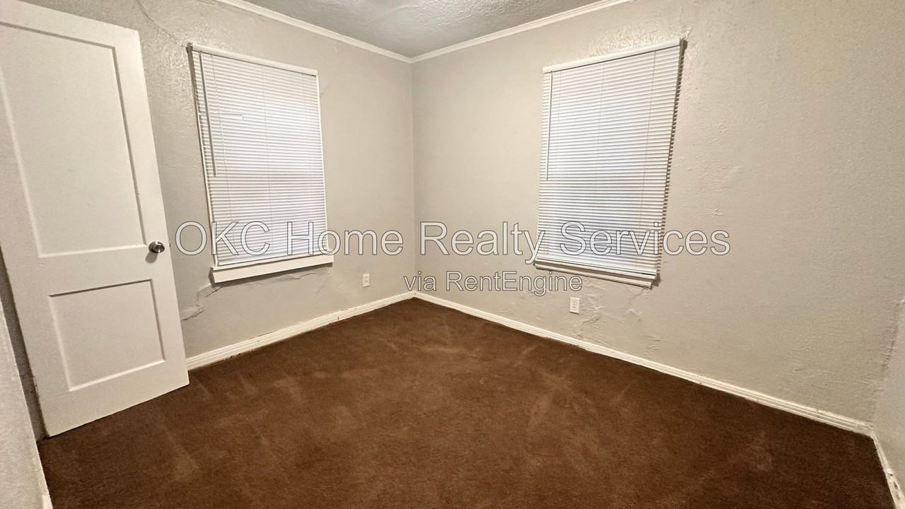 2048 Ne 18th St - Photo 4 of 25
