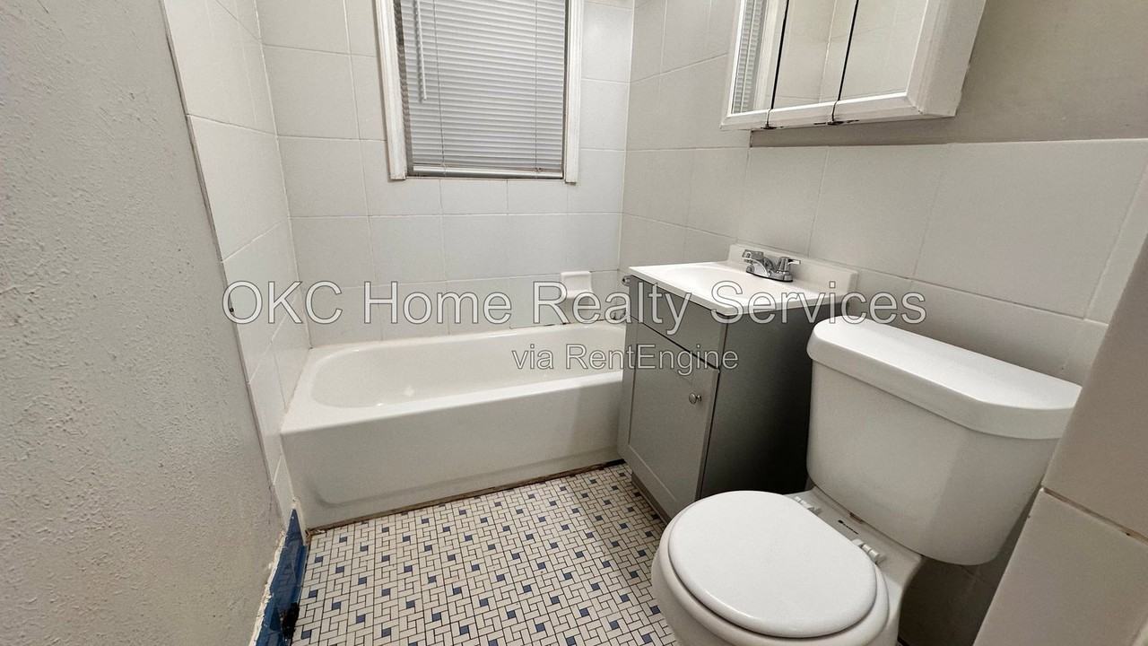 2048 Ne 18th St - Photo 6 of 25