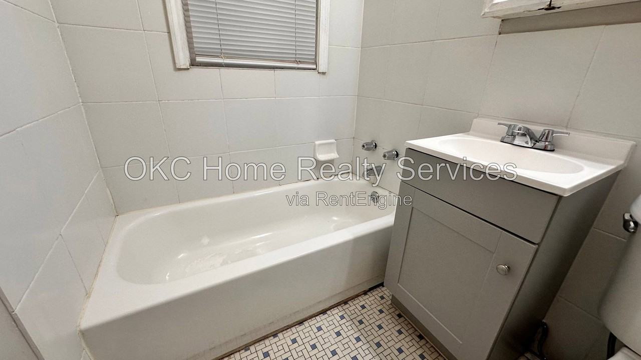 2048 Ne 18th St - Photo 7 of 25