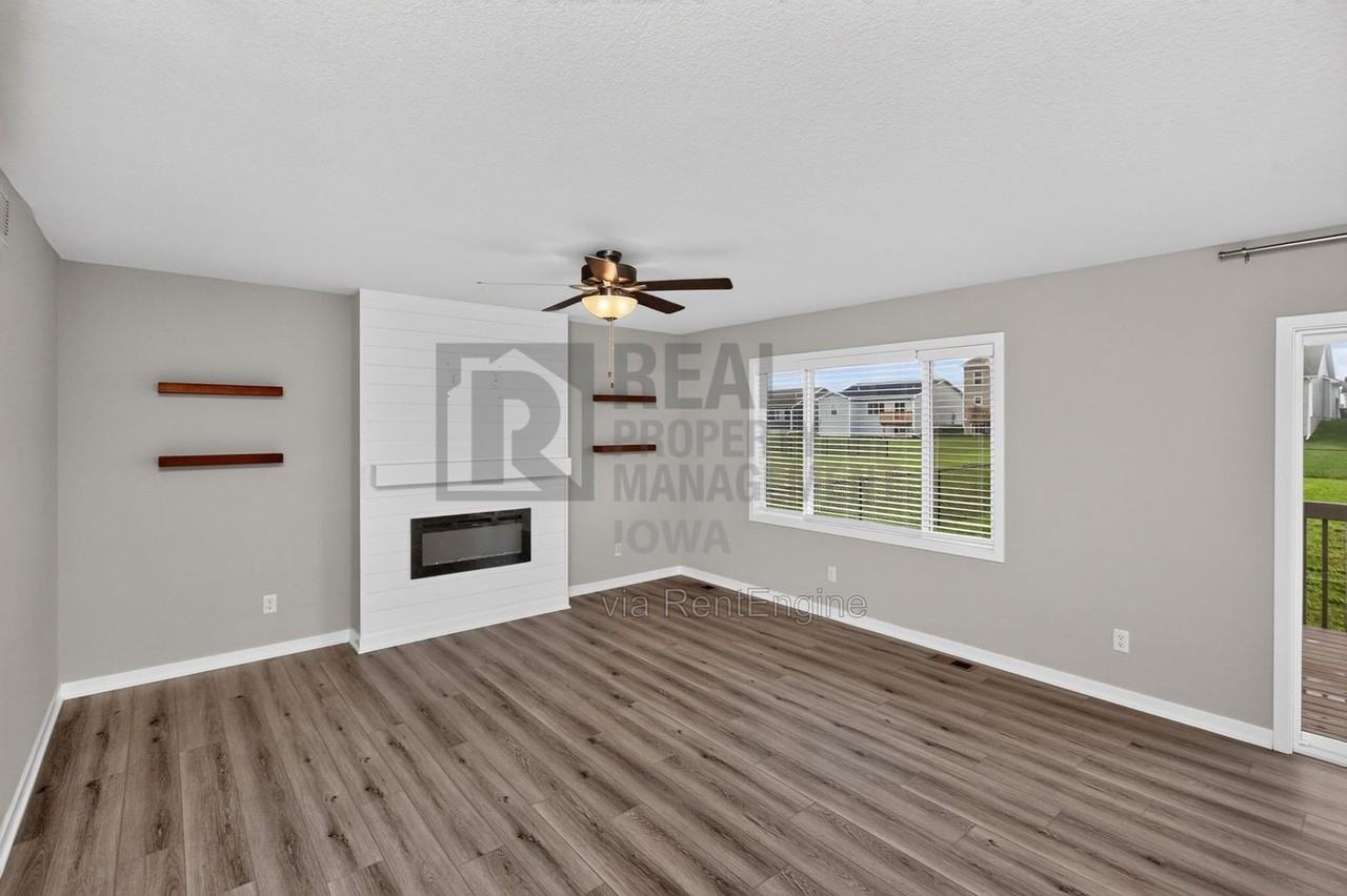 4319 Nw 13th St - Photo 4 of 32