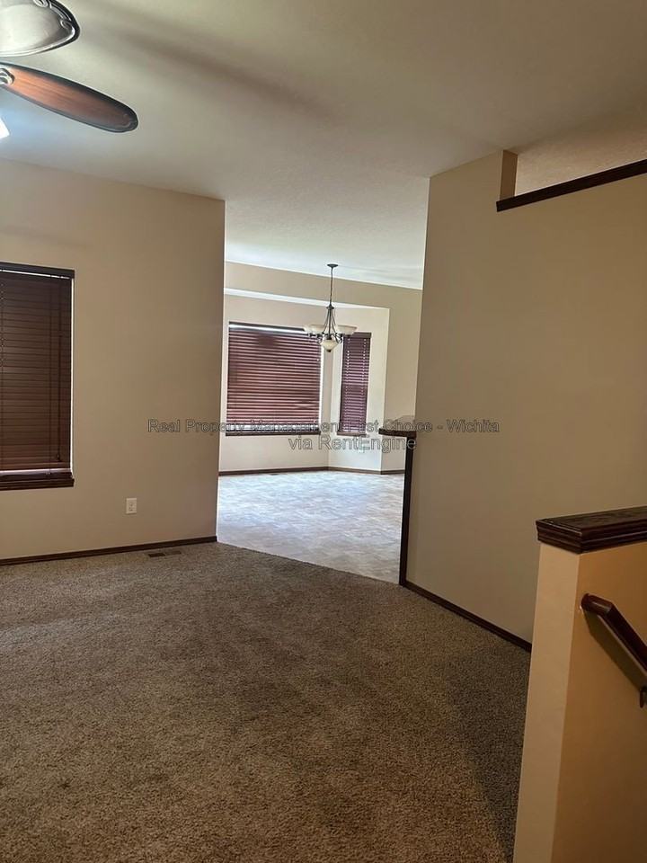 1548 W Hickory St - Photo 2 of 26