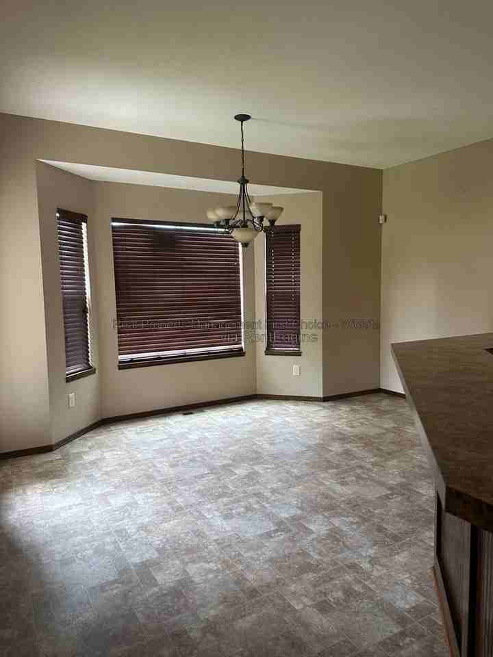 1548 W Hickory St - Photo 3 of 26