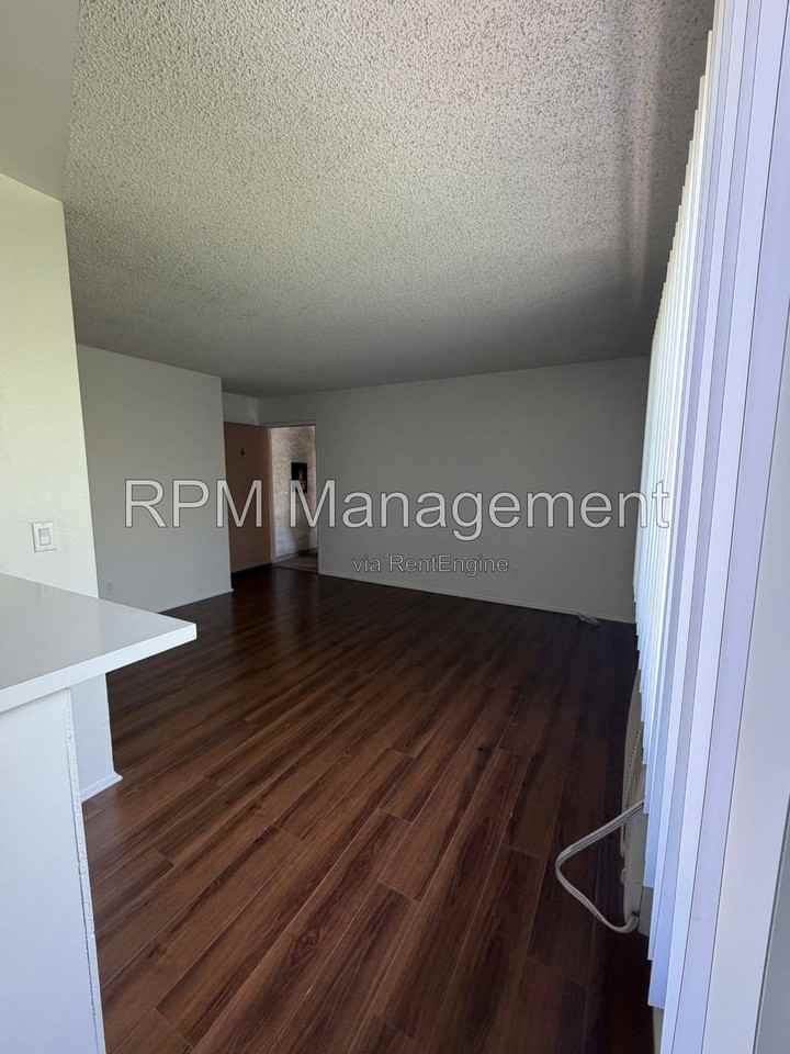 6920 Simpson Ave #6 - Photo 5 of 10