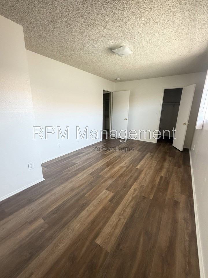 6920 Simpson Ave #6 - Photo 6 of 10