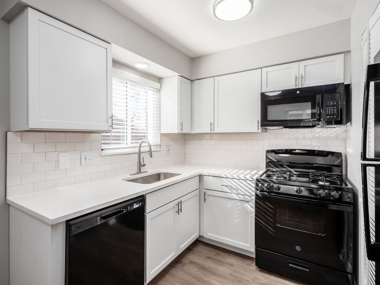 620 Riverview Dr #2 - Photo 2 of 21
