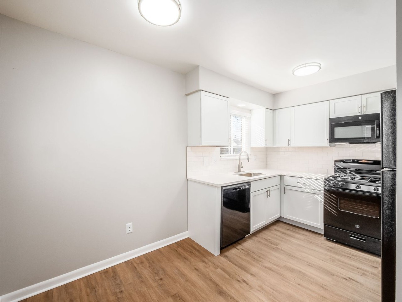 620 Riverview Dr #2 - Photo 4 of 21