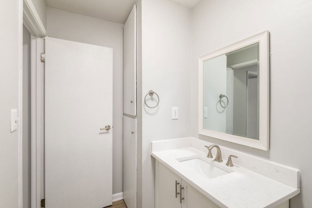 639 Riverview Dr #8 - Photo 2 of 14