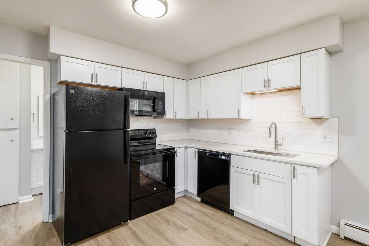 639 Riverview Dr #8 - Photo 3 of 14