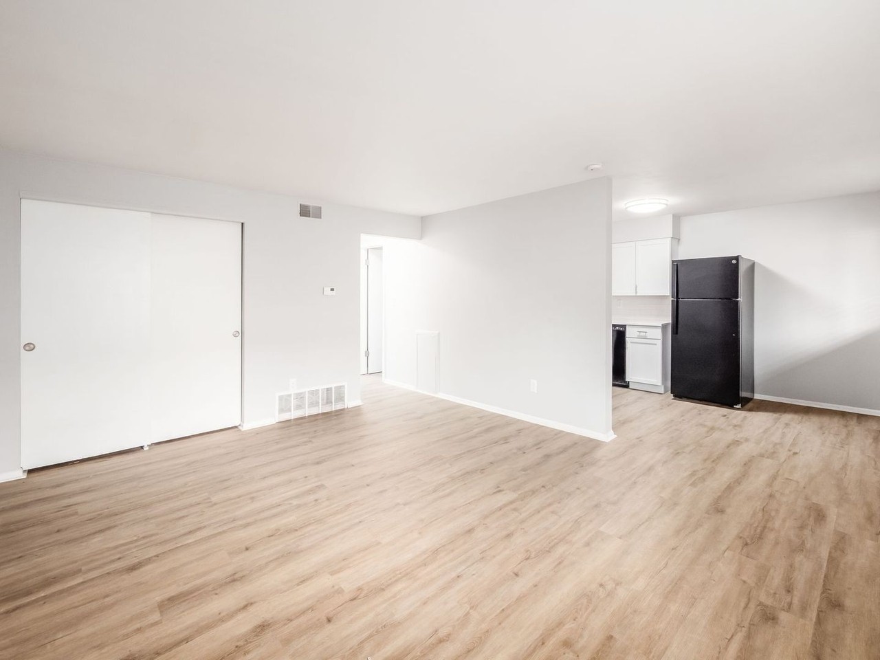 593 Riverview Dr #K - Photo 4 of 22