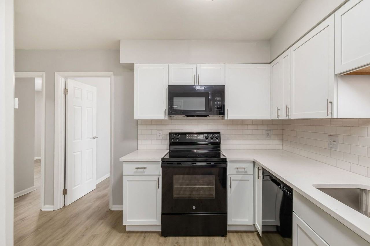 639 Riverview Dr #1 - Photo 3 of 21