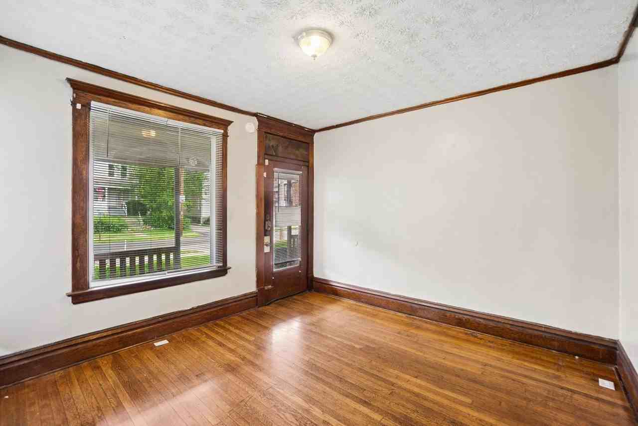 293 E 14th Ave - Photo 3 of 28