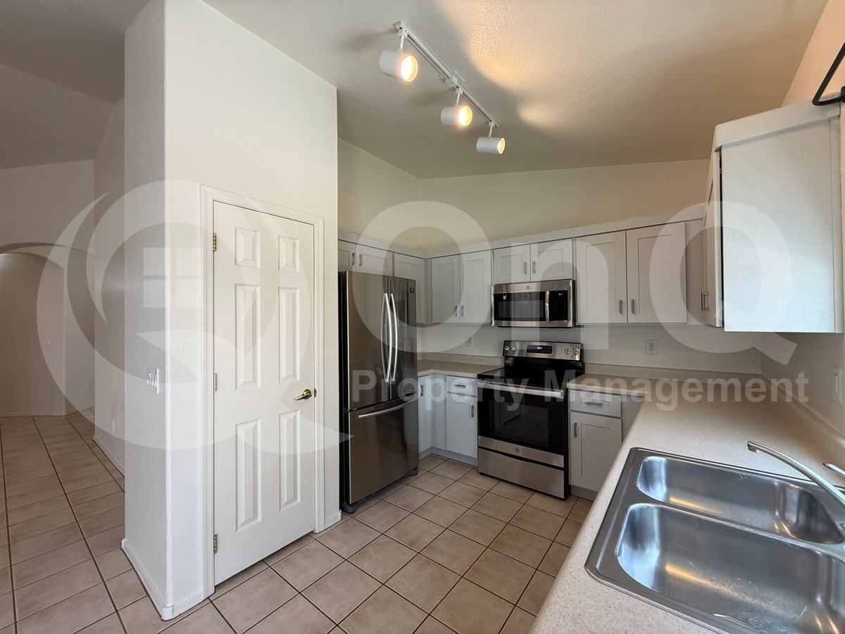 6641 E Rollins St - Photo 4 of 17