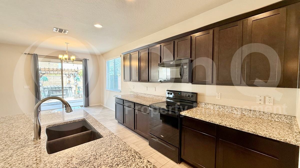 18172 W Via Del Sol - Photo 5 of 29