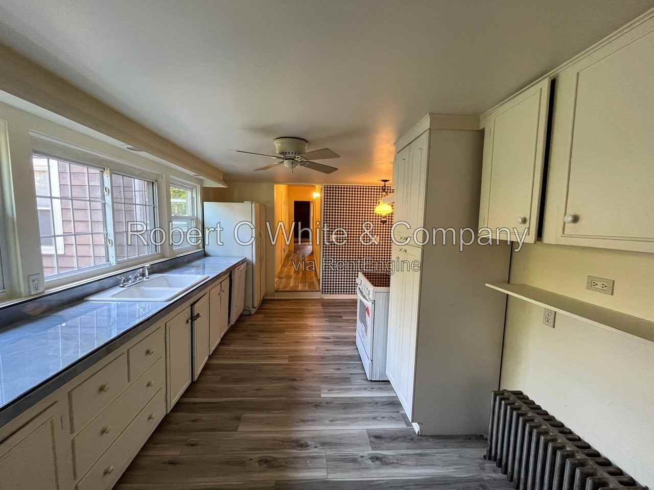 345 W Thames St #2 - Photo 2 of 8