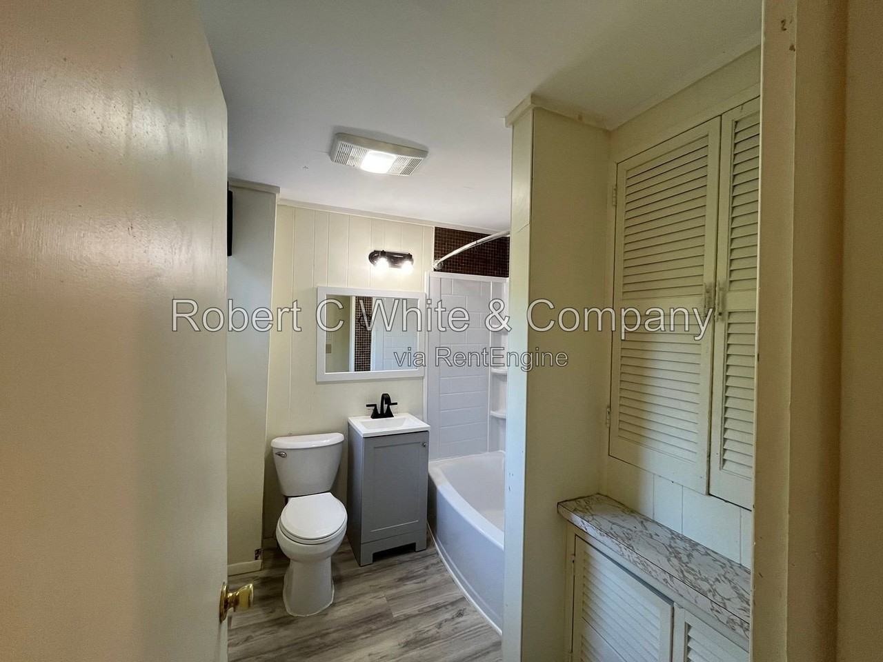 345 W Thames St #2 - Photo 5 of 8