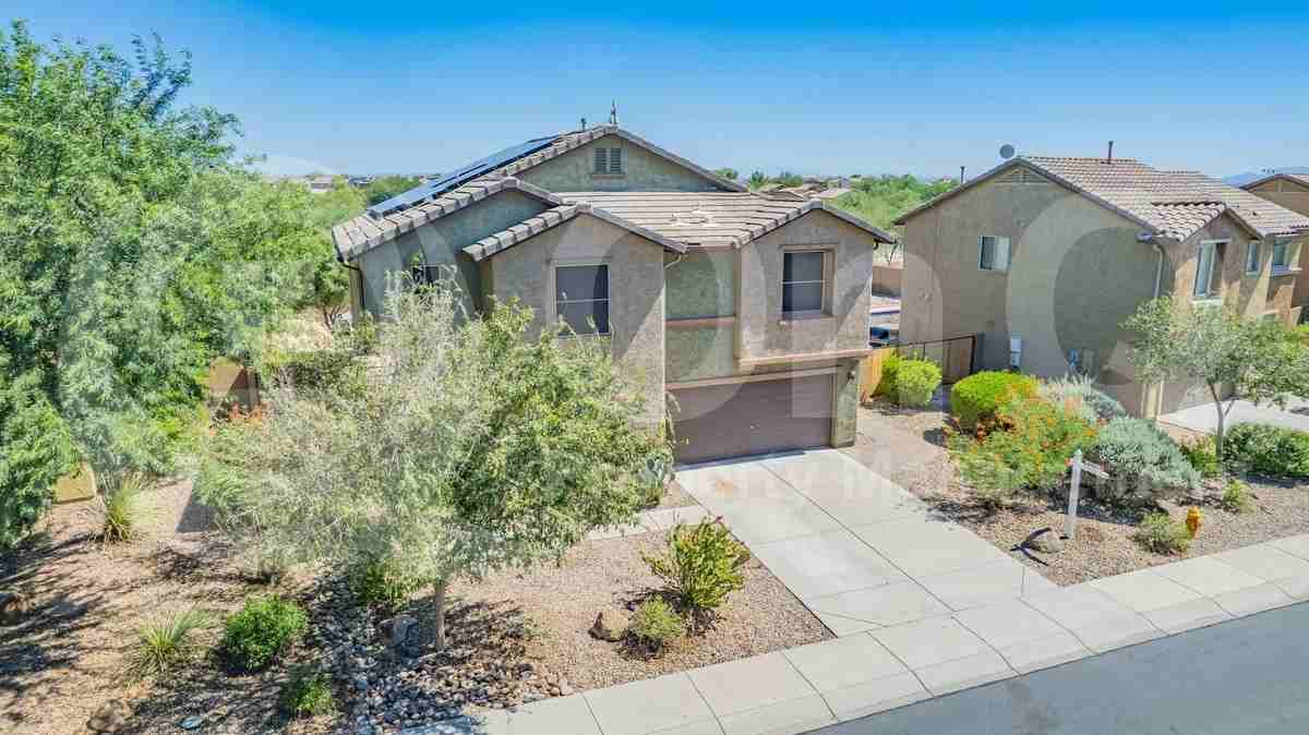 2561 N Hawthorn Dr - Photo 7 of 50
