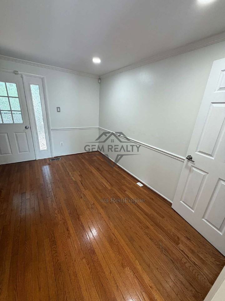 13506 Bentley Cir - Photo 2 of 19