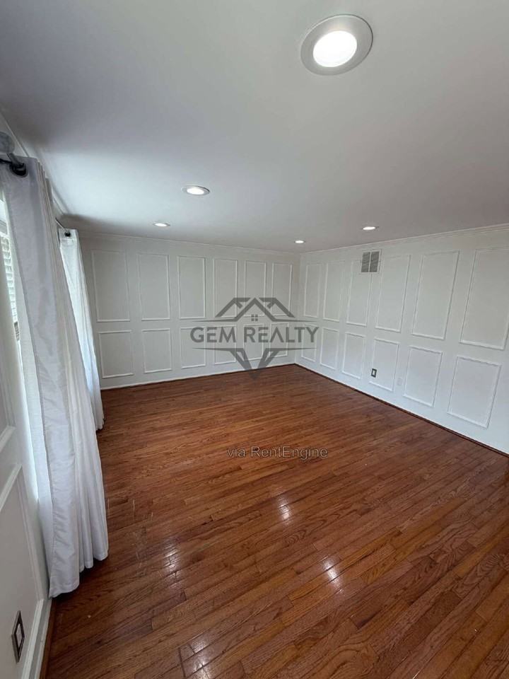 13506 Bentley Cir - Photo 3 of 19