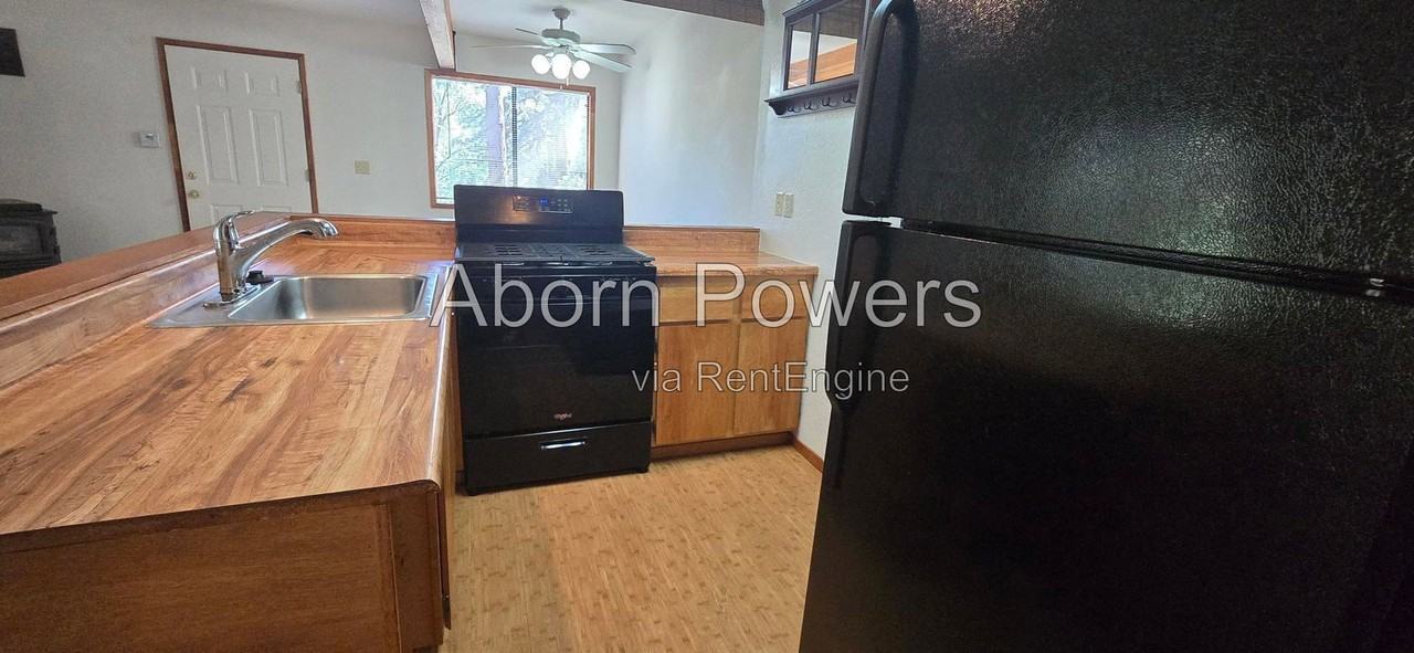 2787 Boardwalk St #B - Photo 5 of 13