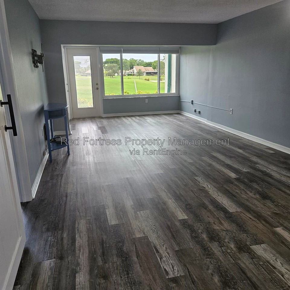 1660 Pine Valley Dr #104 - Photo 6 of 16