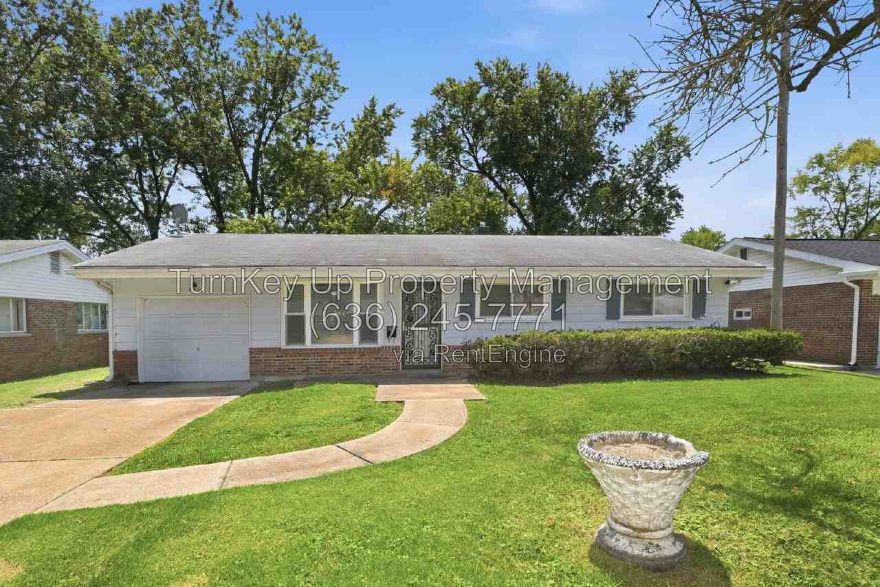 840 Lebon Dr - Photo 2 of 17