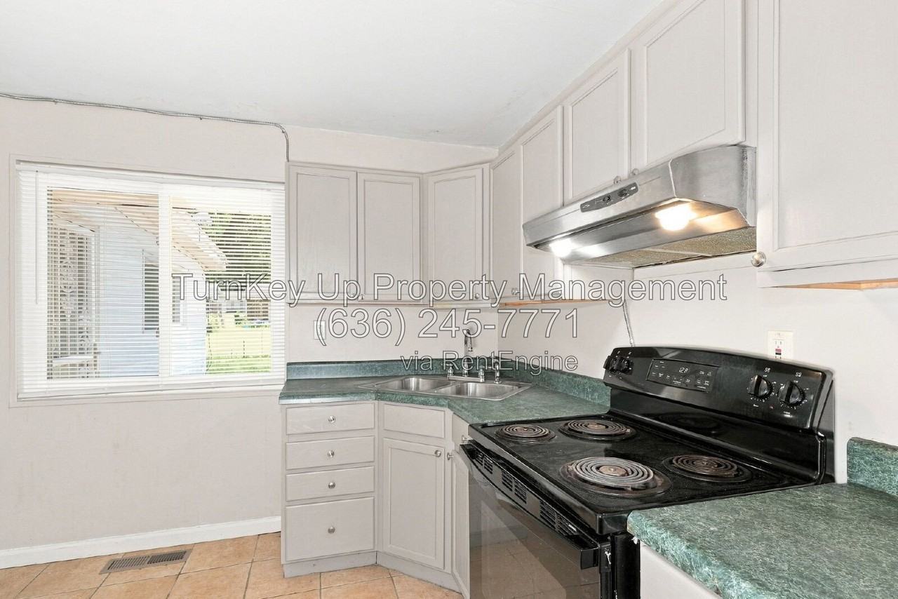 840 Lebon Dr - Photo 3 of 17