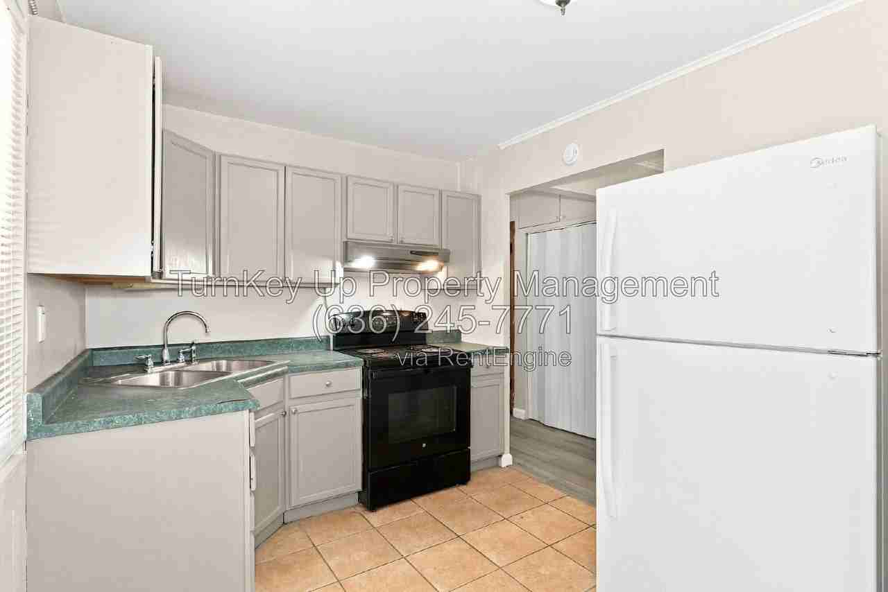 840 Lebon Dr - Photo 4 of 17