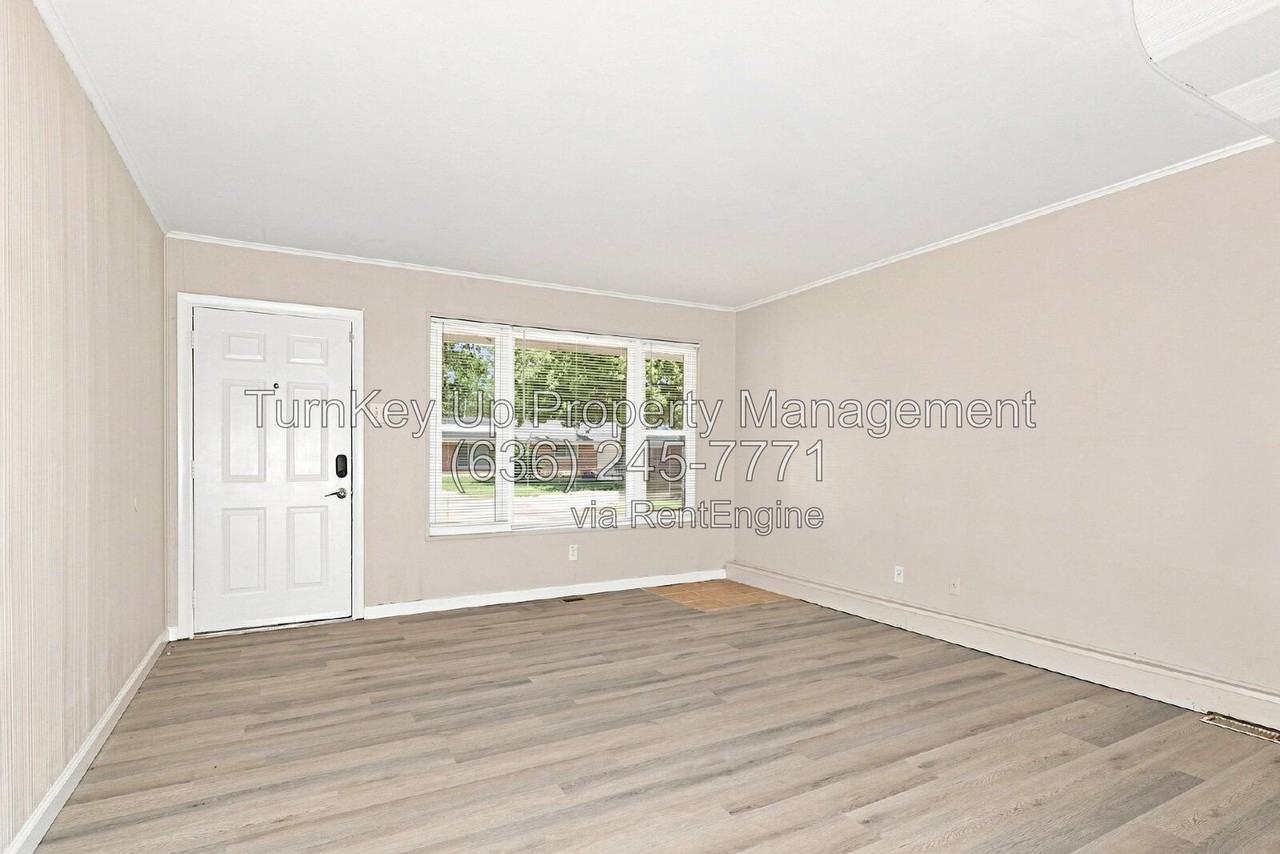 840 Lebon Dr - Photo 5 of 17