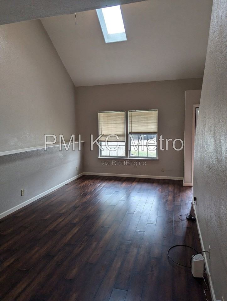 15811 E 20th St S - Photo 2 of 26
