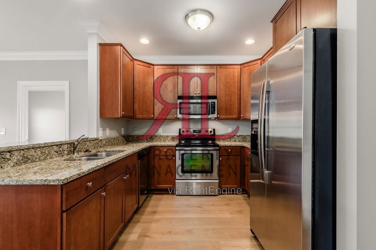925 Ingleside Ave #215-215 - Photo 6 of 24